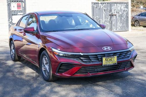 2025 Hyundai ELANTRA SE