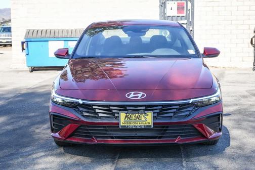 2025 Hyundai ELANTRA SE
