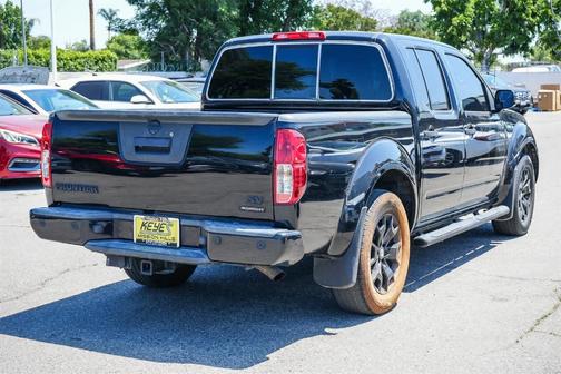 2021 Nissan Frontier SV