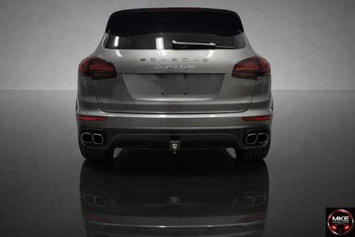 Meteor Gray Metallic 2016 Porsche Cayenne Turbo