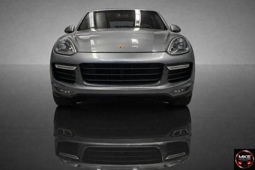 Meteor Gray Metallic 2016 Porsche Cayenne Turbo