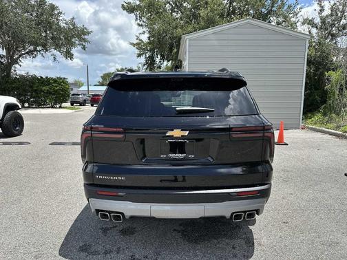Mosaic Black Metallic 2026 Chevrolet Traverse LT