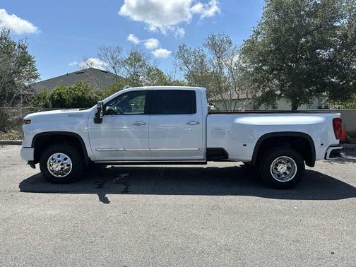 Polar White 2026 Chevrolet Silverado 3500 High Country