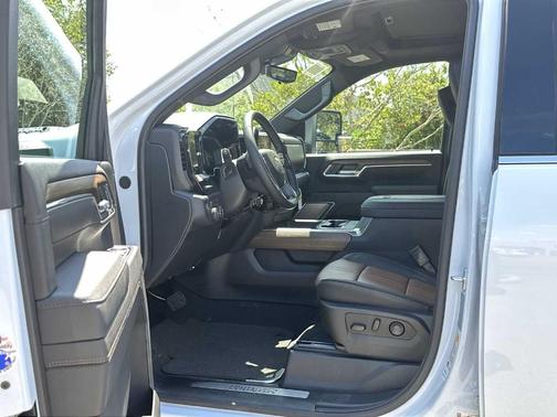 Polar White 2026 Chevrolet Silverado 3500 High Country