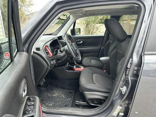 2022 Jeep Renegade Trailhawk