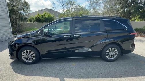 Midnight Black Metallic 2022 Toyota Sienna XLE
