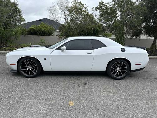 2016 Dodge Challenger 392 Hemi Scat Pack Shaker