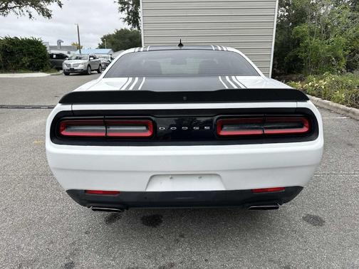 2016 Dodge Challenger 392 Hemi Scat Pack Shaker