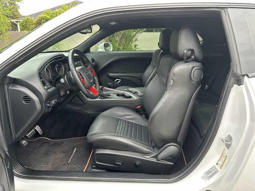 2016 Dodge Challenger 392 Hemi Scat Pack Shaker