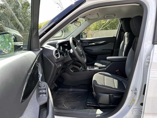 Summit White 2026 Chevrolet Trailblazer LT