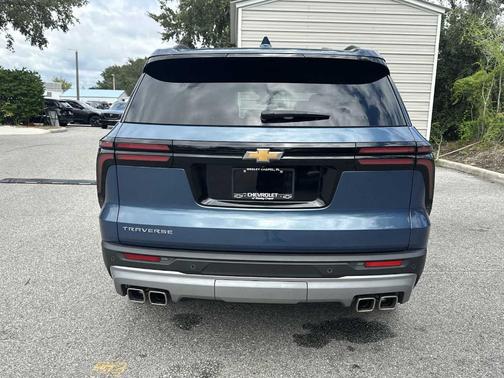 Lakeshore Blue Metallic 2025 Chevrolet Traverse LT