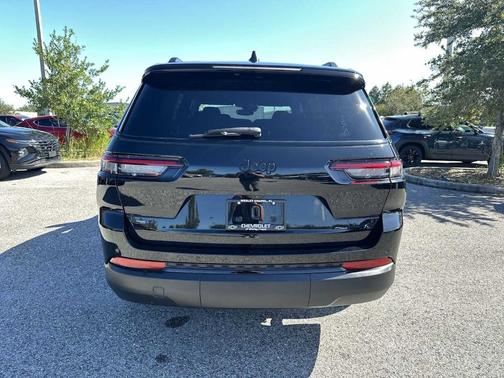 2022 Jeep Grand Cherokee L Laredo