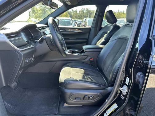 2022 Jeep Grand Cherokee L Laredo