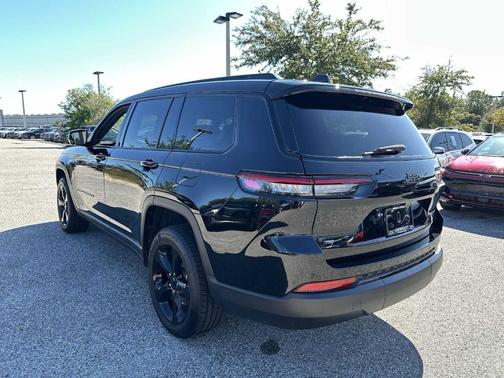 2022 Jeep Grand Cherokee L Laredo