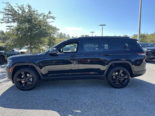 2022 Jeep Grand Cherokee L Laredo