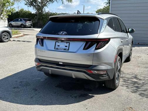 Shimmering Silver 2024 Hyundai TUCSON Limited
