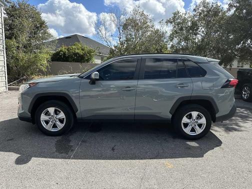 2021 Toyota RAV4 XLE