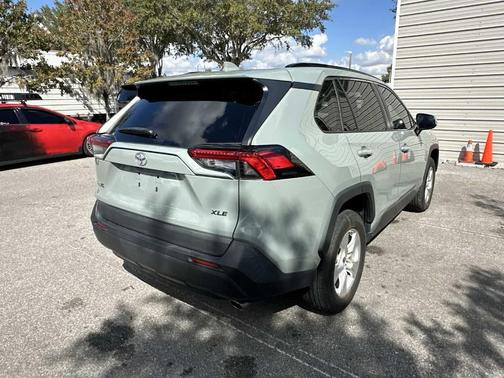 2021 Toyota RAV4 XLE