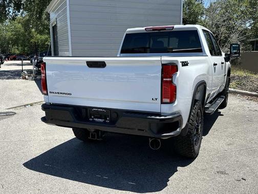 Summit White 2026 Chevrolet Silverado 2500 LT