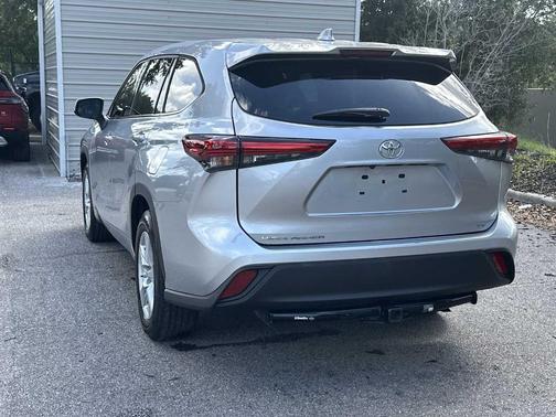Celestial Silver Metallic 2021 Toyota Highlander LE