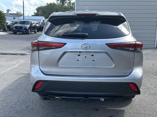 Celestial Silver Metallic 2021 Toyota Highlander LE