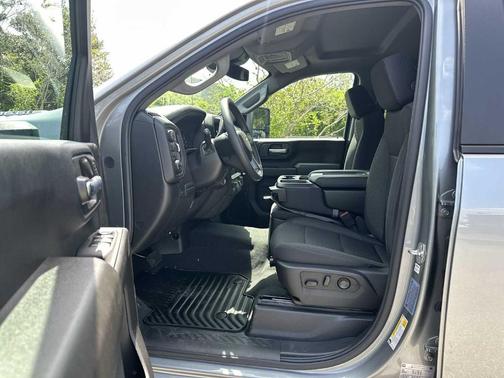 Sterling Gray Metallic 2026 Chevrolet Silverado 2500 Custom