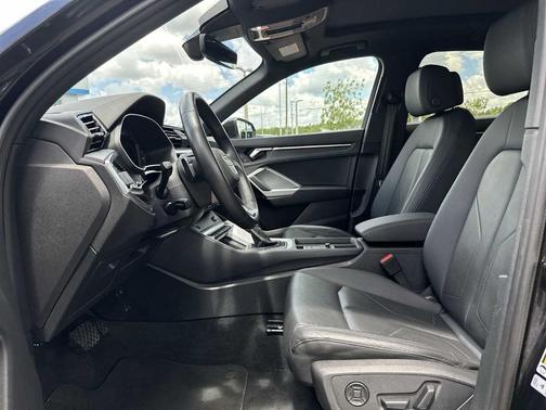 2024 Audi Q3 45 S line Premium