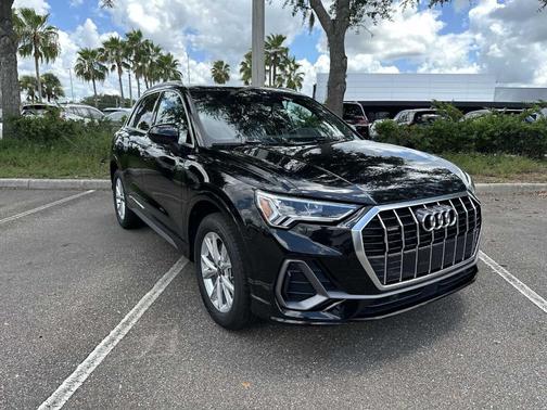 2024 Audi Q3 45 S line Premium
