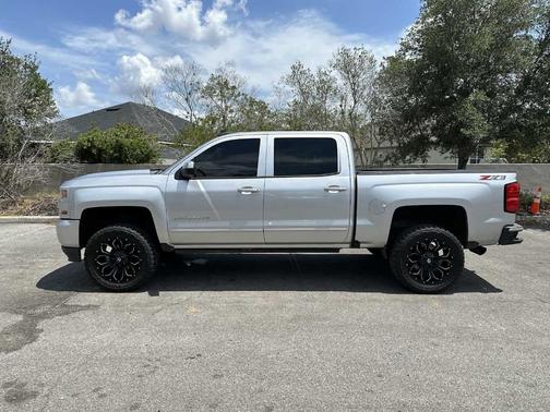 Silver Ice Metallic 2018 Chevrolet Silverado 1500 LT