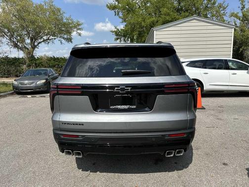 Sterling Gray Metallic 2026 Chevrolet Traverse LT