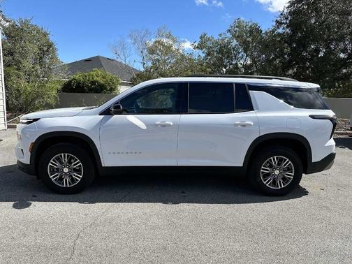 2025 Chevrolet Traverse LT