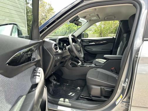 Sterling Gray Metallic 2026 Chevrolet Trailblazer LS