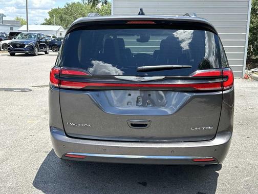 Granite Crystal Clearcoat Metallic 2023 Chrysler Pacifica Limited