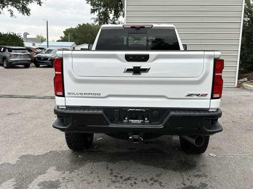 Summit White 2026 Chevrolet Silverado 2500 ZR2