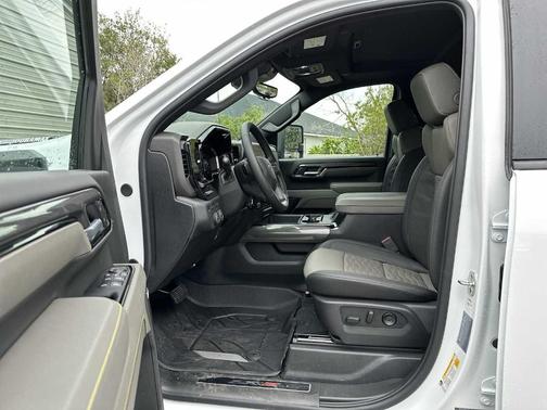 Summit White 2026 Chevrolet Silverado 2500 ZR2