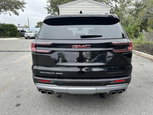 2024 GMC Acadia Elevation