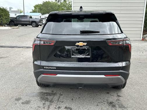 Mosaic Black Metallic 2026 Chevrolet Equinox LT