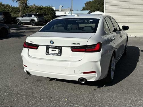 2025 BMW 330 i xDrive