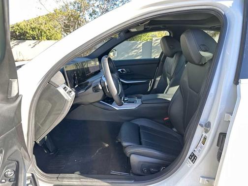 2025 BMW 330 i xDrive