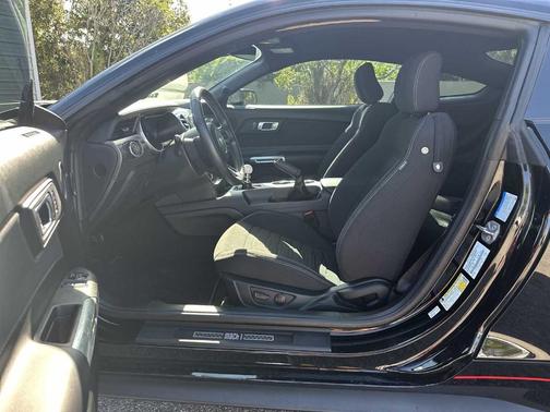 2022 Ford Mustang Mach 1