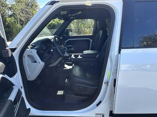 2024 Land Rover Defender P300