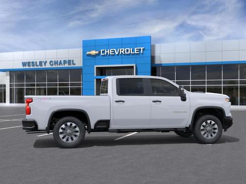 Summit White 2026 Chevrolet Silverado 2500 Custom