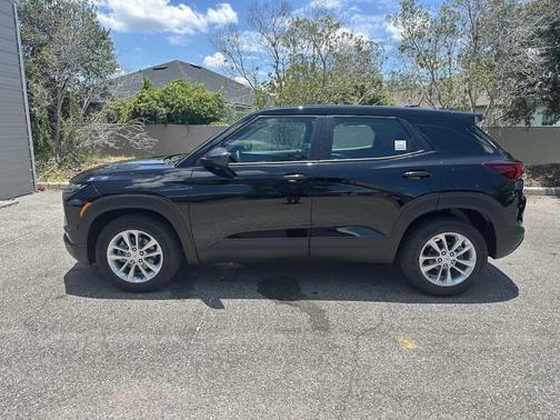 Mosaic Black Metallic 2026 Chevrolet Trailblazer LS