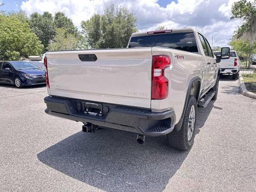 White Sand 2026 Chevrolet Silverado 2500 Custom