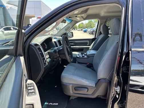 Black 2018 RAM 1500 SLT