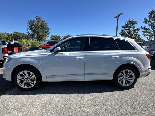 2024 Audi Q7 55 Premium Plus