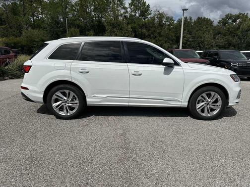 2024 Audi Q7 55 Premium Plus