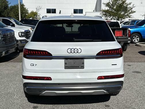 2024 Audi Q7 55 Premium Plus