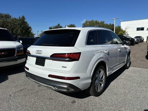 2024 Audi Q7 55 Premium Plus