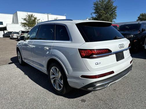 2024 Audi Q7 55 Premium Plus